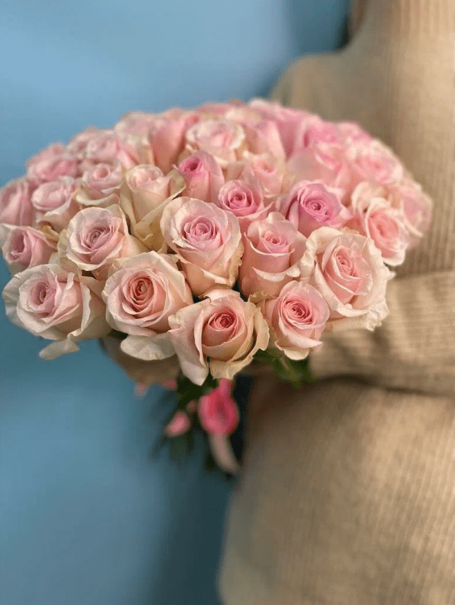 Bouquet 15 White Spray Roses “Silent Reverie” in Da Nang