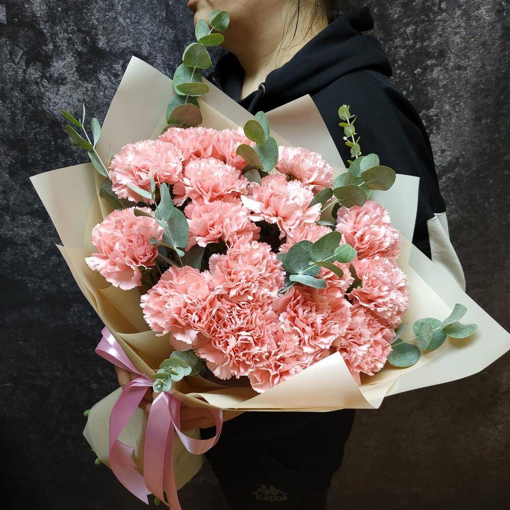 Bouquet Pink 7 Roses 12 Spray Roses “Blush Whisper” Doha