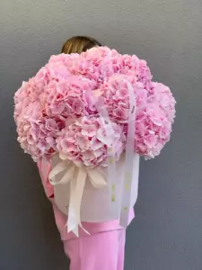 Photo of bouquet "Bouquet 15 Pink Hydrangeas Basket “Desert Bloom” Dubai" — Dubai - Flowers Delivery Flowers Place, photo 1 of 1