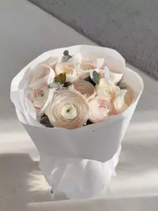 Photo of bouquet "Bouquet 9 White Ranunculus “Silent Whispers” Dubai" — Dubai - Flowers Delivery Flowers Place, photo 1 of 1