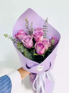 Photo of bouquet "Bouquet 7 Single Roses Greenery Paper Wrapping “Desert Whisper” Dubai" — Dubai - Flowers Delivery Flowers Place, photo 1 of 1