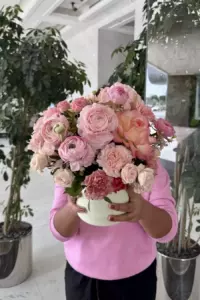 Photo of bouquet "Arrangement French Rose 2 Ranunculus 5 Spray Rose 8 “Whispering Grace” in Dubai" — Dubai - Flowers Delivery Flowers Place, photo 1 of 1