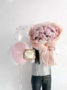 Photo of bouquet "Bouquet 11 Chrysanthemums Paper Wrapping Helium Balloons “Desert Mirage” Dubai" — Dubai - Flowers Delivery Flowers Place, photo 1 of 1
