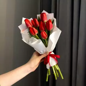Photo of bouquet "Bouquet 7 Tulips Paper Wrapping “Silent Reverie” Dubai" — Dubai - Flowers Delivery Flowers Place, photo 1 of 1