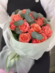 Photo of bouquet "Bouquet 13 Red Roses in Paper Wrapping “Scarlet Whisper” Dubai" — Dubai - Flowers Delivery Flowers Place, photo 1 of 2