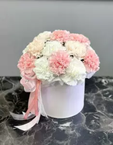 Photo of bouquet "Bouquet 17 Dianthus in Box “Silent Whispers” Dubai" — Dubai - Flowers Delivery Flowers Place, photo 1 of 1