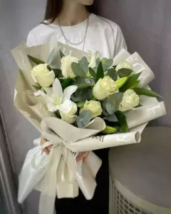 Photo of bouquet "Bouquet 6 White Roses 2 White Lilies “Silent Reverie” in Dubai" — Dubai - Flowers Delivery Flowers Place, photo 1 of 1