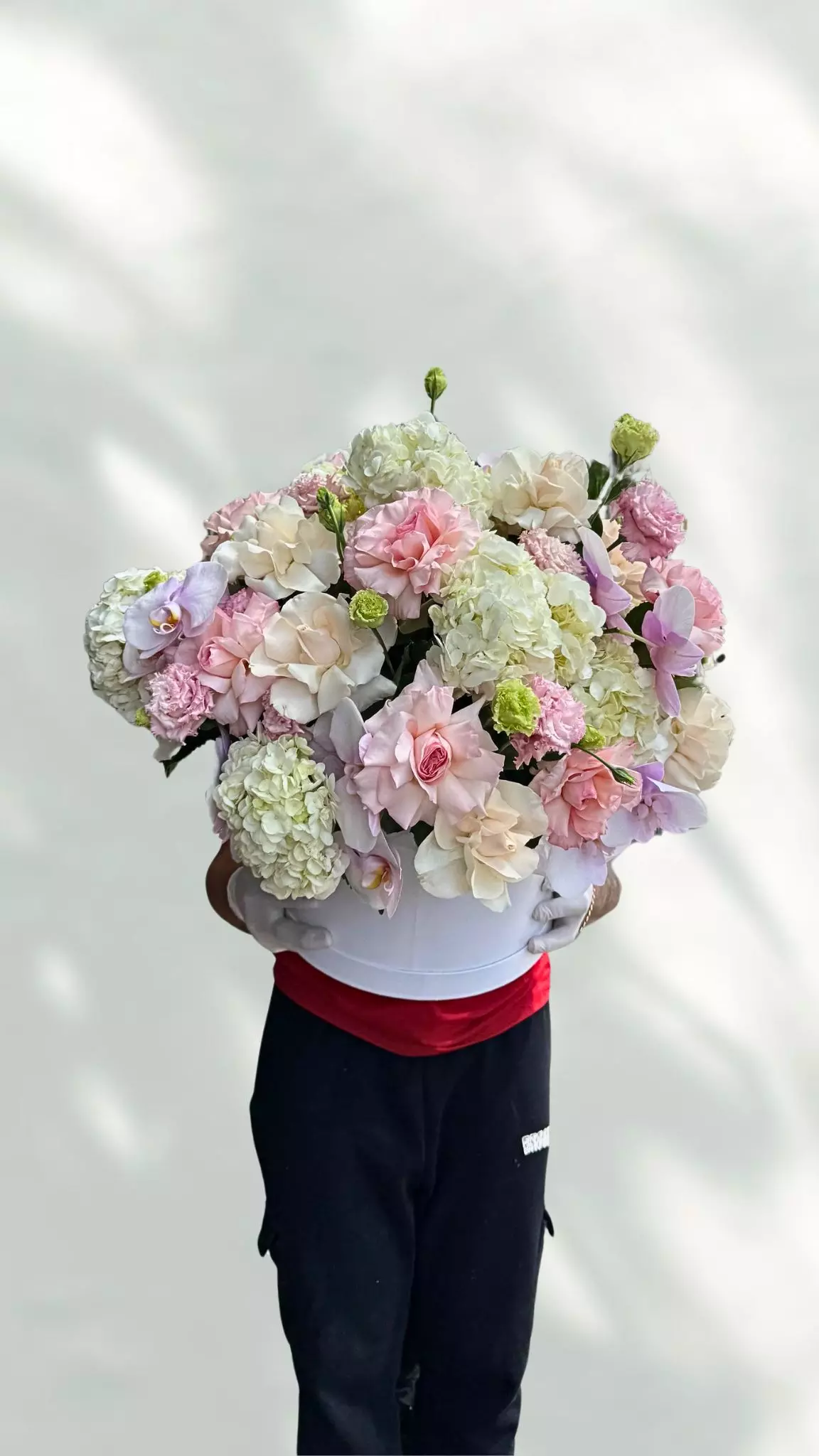 Order bouquet Arrangement 13 Pink Roses 9 White Hydrangeas 9 Pink Orchids “Silent Zephyr” Bali with 42 flowers for 420 $, 590 $, 820 $ — photo 1 of 2
