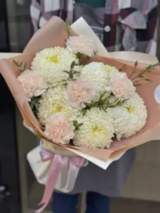 Photo of bouquet "Arrangement 5 Chrysanthemum Pompom 5 Dianthus “Silent Whispers” in Goa" — Flower delivery in Goa, photo 1 of 1