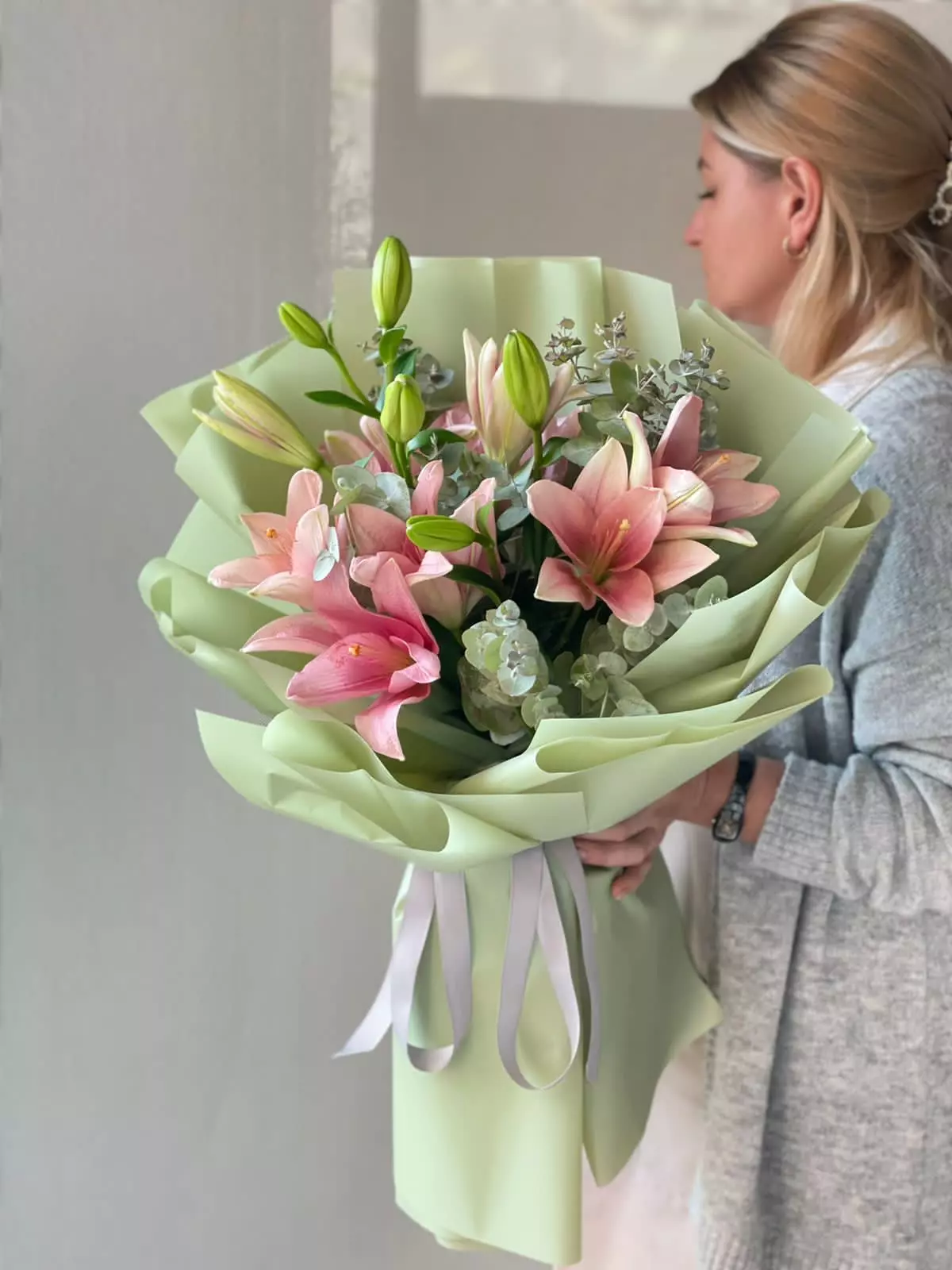 Bouquet 5 Pink Lilies “River Plate Whisper” Buenos Aires