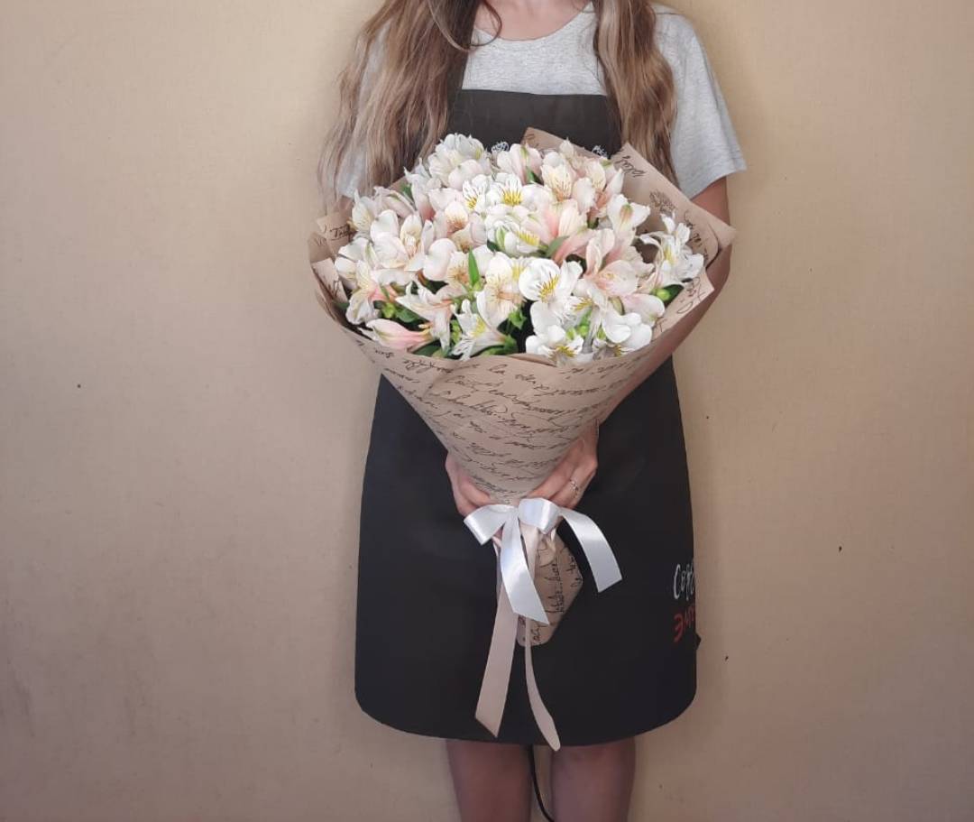 Bouquet 7 Pink Spray Roses “Blush Whisper” Goa