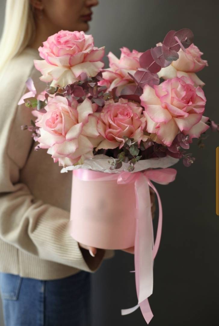 Bouquet 19 Pink Spray Roses “Blush Whisper” Goa