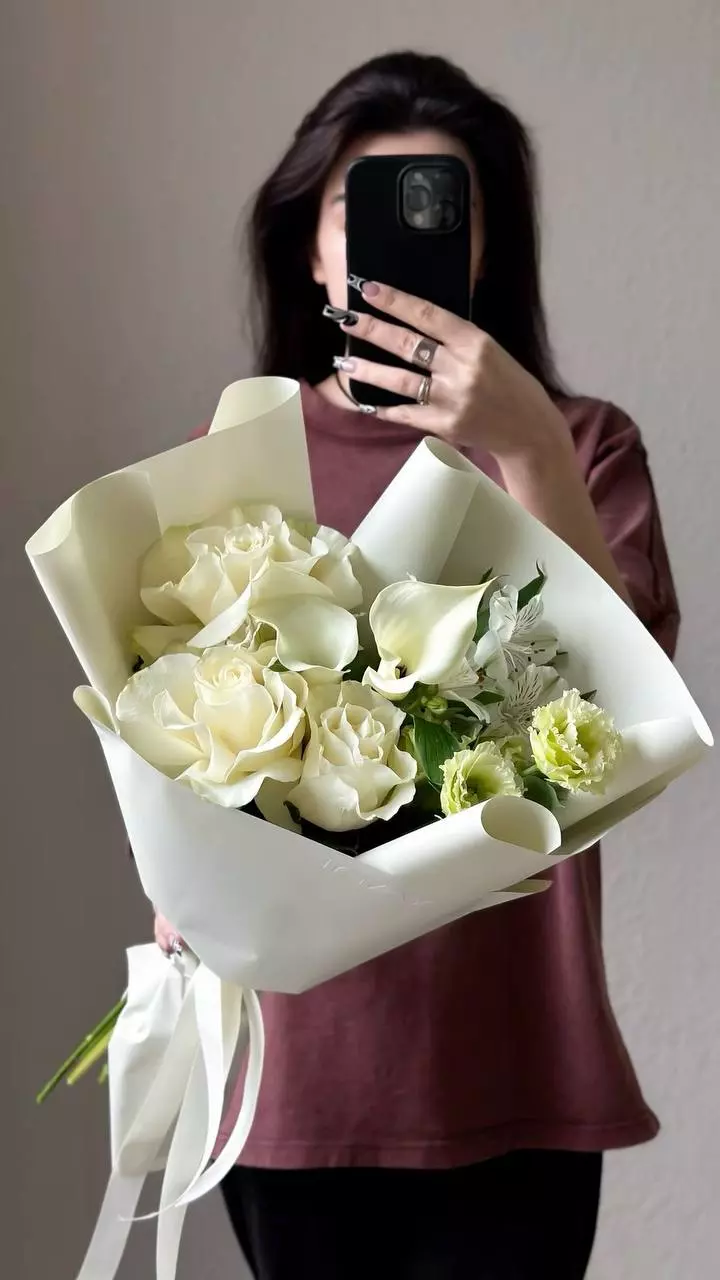 Bouquet photo: Flower arrangements — Flowers Place in Chiang Mai