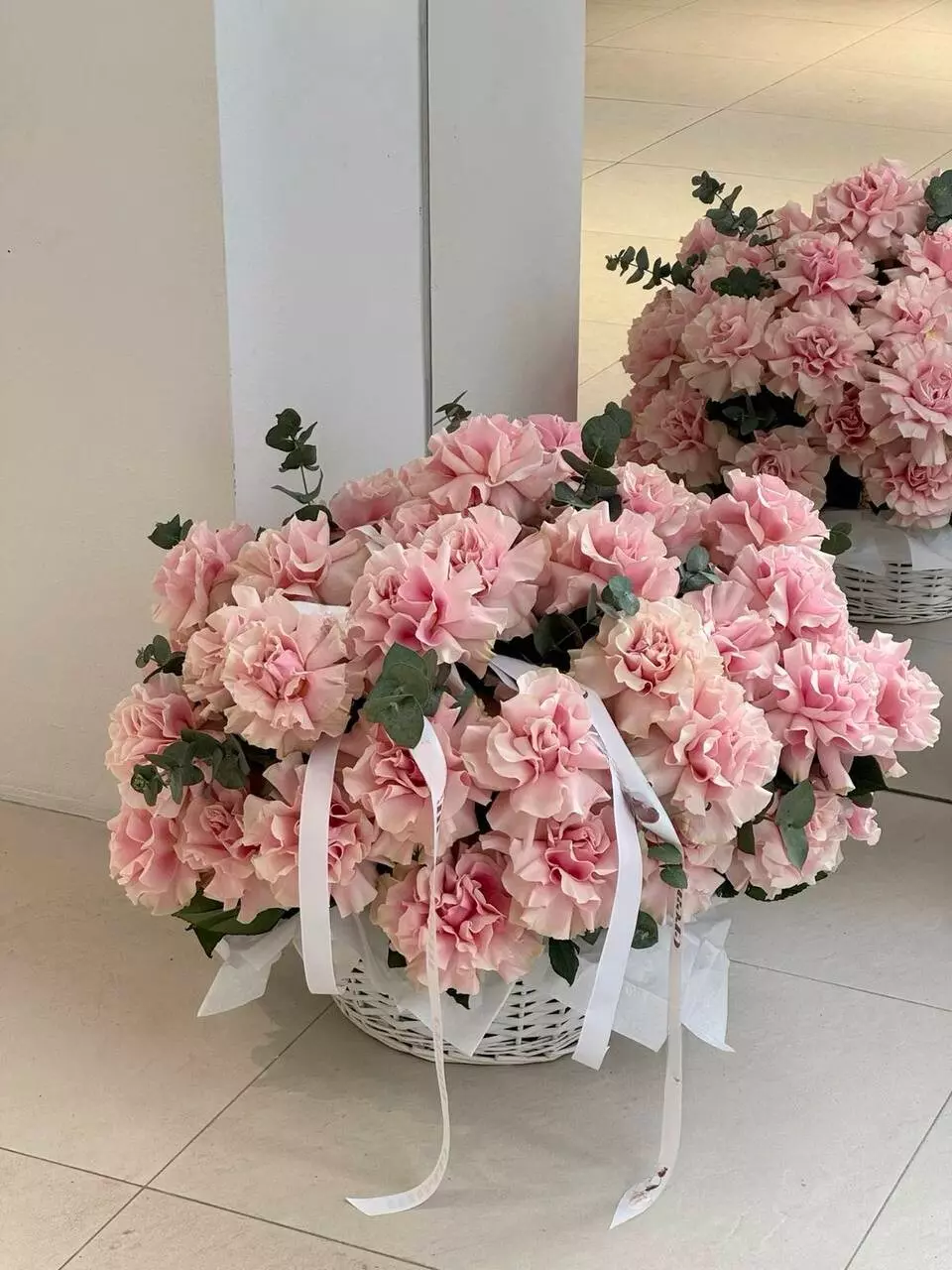 Order bouquet Bouquet 61 Pink French Roses Basket “Blush Reverie” Bali with 63 flowers for 310 $, 440 $, 610 $ — photo 1 of 2