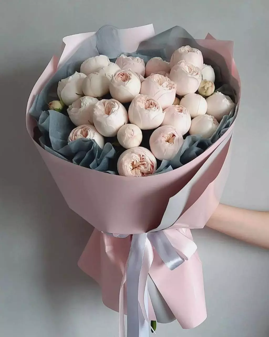Order bouquet Bouquet 11 Pink Peony Roses Miranda “Silent Dawn” Bali with 16 flowers for 50 $, 70 $, 100 $ — photo 1 of 1
