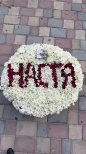 Photo of bouquet "Arrangement 101 Chrysanthemums 50 Red Roses Basket “Scarlet Mirage” Istanbul" — Istanbul - Flowers Delivery Flowers Place, photo 1 of 1