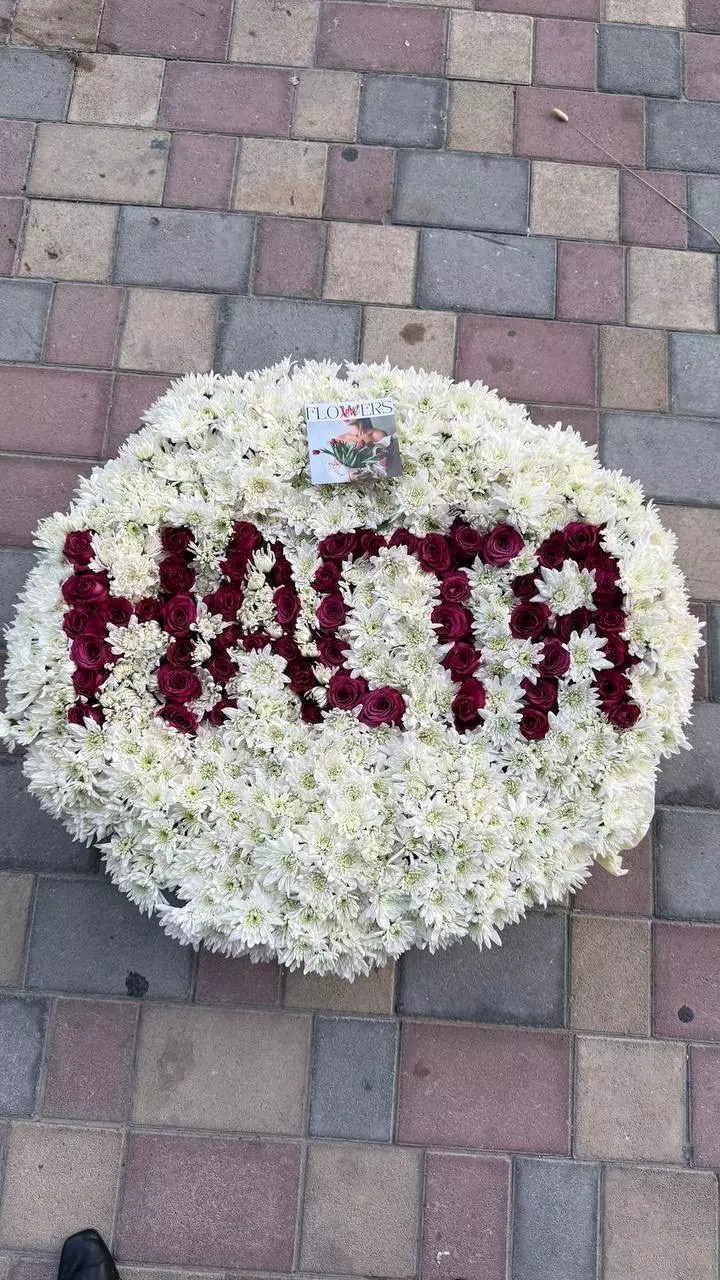 Order bouquet Arrangement Chrysanthemums 101 Roses 50 Basket XXL “Crimson Murmurs” Bali with 153 flowers for 440 $, 620 $, 870 $ — photo 1 of 2