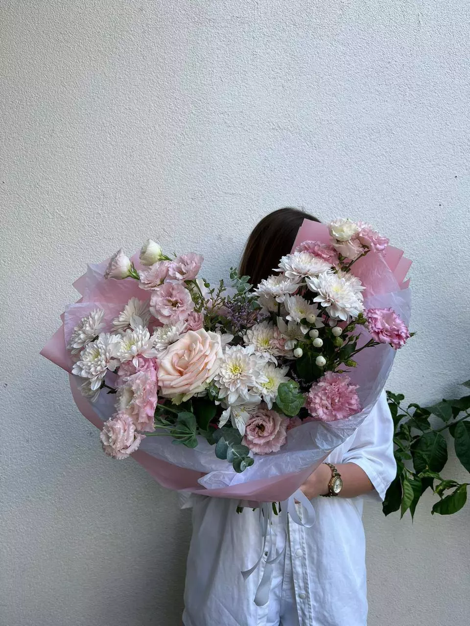 Bouquet photo 2: Without reason — Flowers Place Worldwide