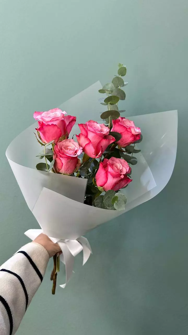 Order bouquet Bouquet 5 Pink Roses Paper Wrapping “Silent Blush” Bali with 14 flowers for 50 $, 50 $, 50 $ — photo 1 of 2