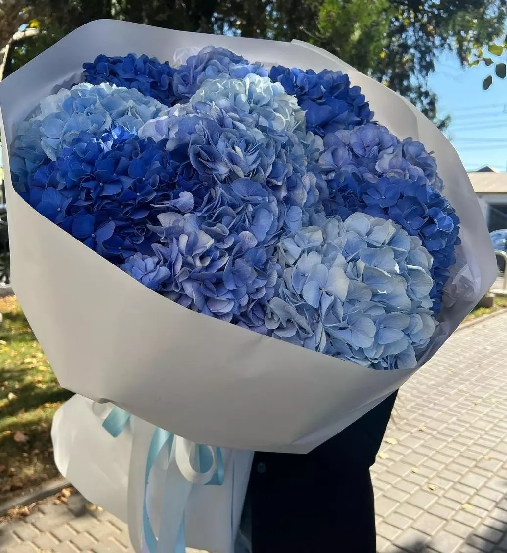 Bouquet photo: Flowers for Anniversary — Flowers Place Dubai