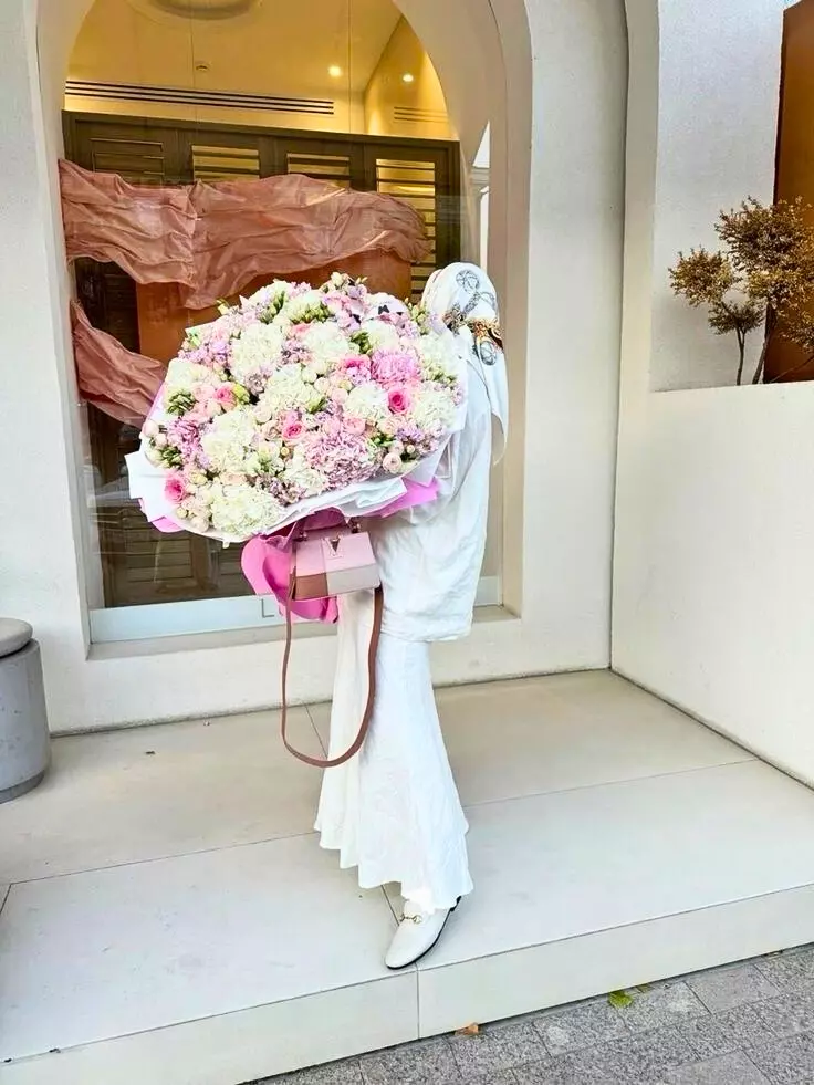 Bouquet 23 Roses 19 Eustoma 21 Hydrangea “Desert Whisper” Istanbul