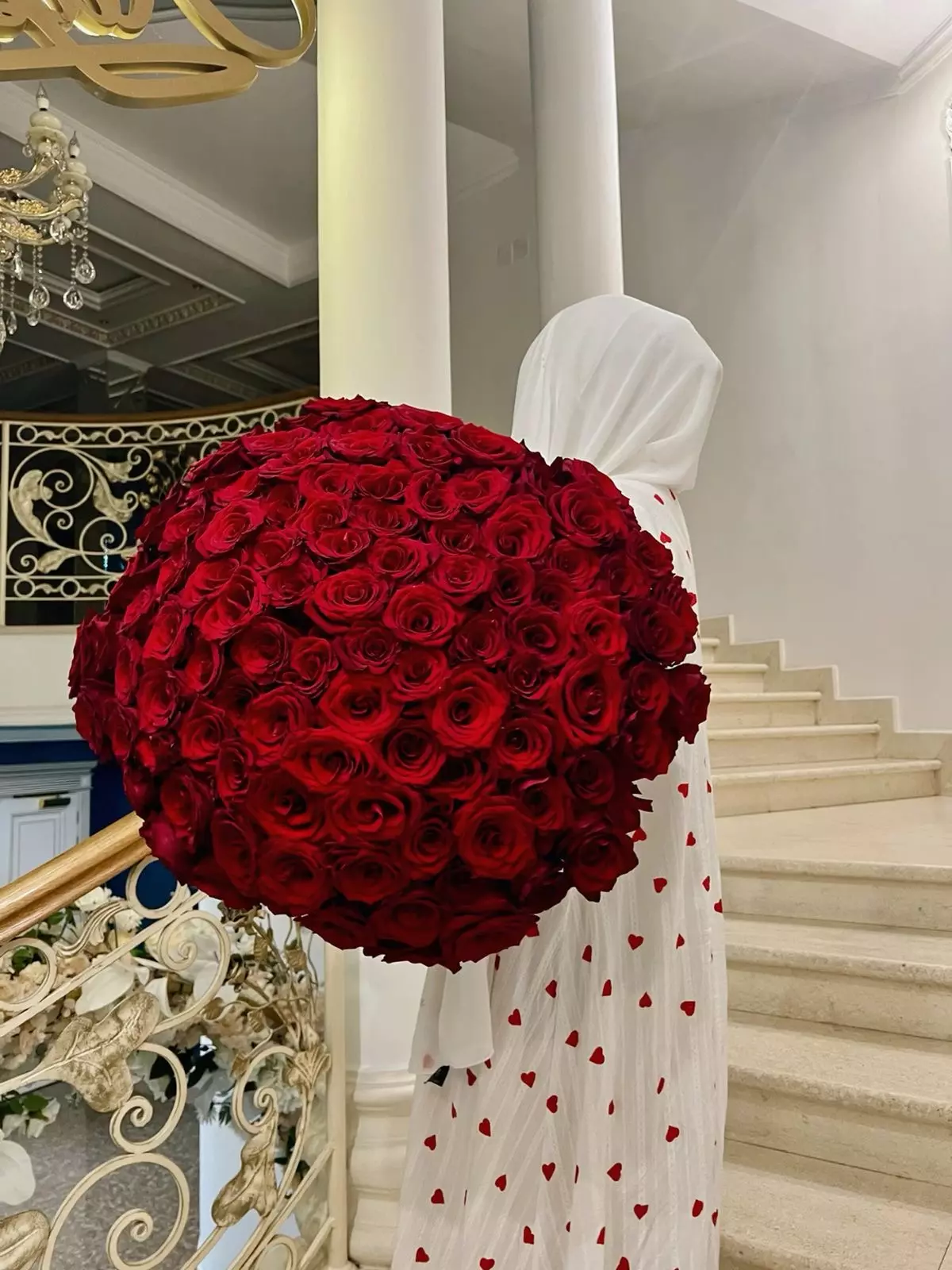 Bouquet photo: Bouquet of 101 roses — Flowers Place Bali