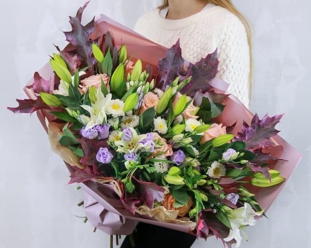Box 35 Red Roses “Scarlet Whispers” Istanbul
