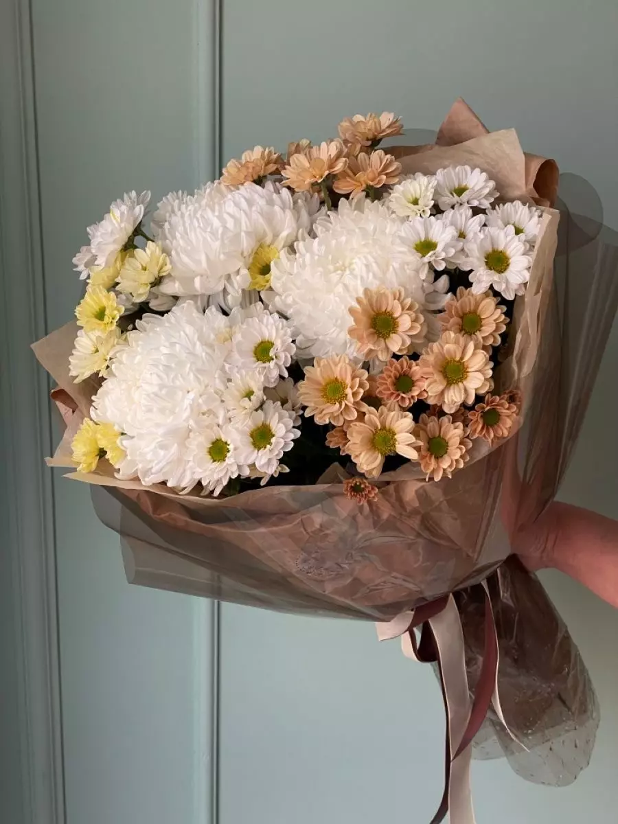 Arrangement Chrysanthemum Chamomile 12 Pompom 3 Paper Wrapping “Desert Whisper” Larnaca