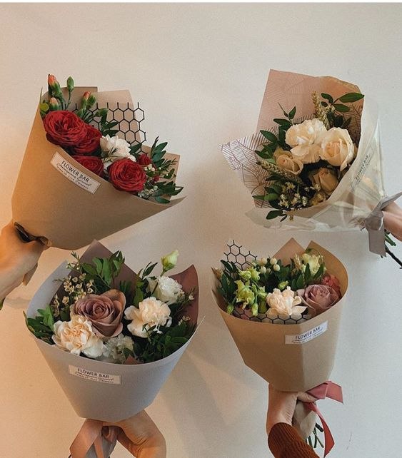 Arrangement Chamomile 21 Dianthus 15 French Rose 3 “Desert Whisper” Larnaca