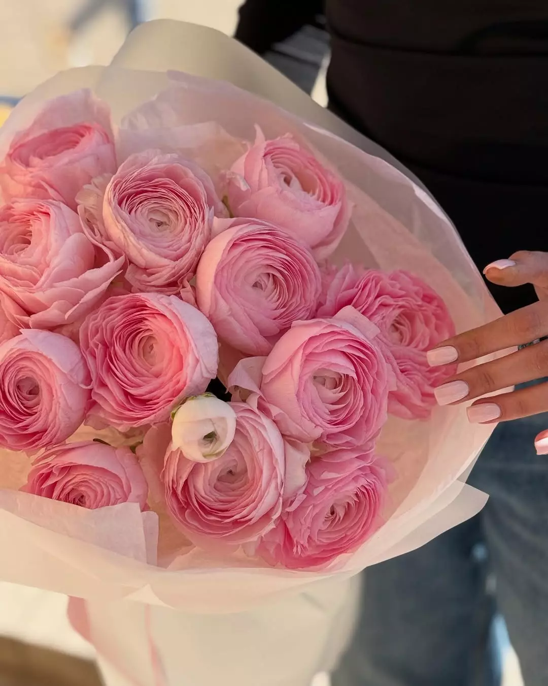 Bouquet photo 2: Bouquets by Colour — Flowers Place Worldwide