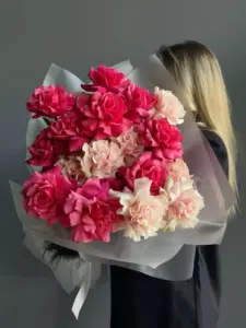 Photo of bouquet "Bouquet 19 French Roses Red White Paper Wrapping “Crimson Murmurs” Phuket" — Phuket - Flowers Delivery Flowers Place, photo 1 of 1