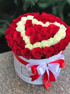 Photo of bouquet "Bouquet 35 Red 20 White Roses “Crimson Murmurs” Phuket" — Phuket - Flowers Delivery Flowers Place, photo 1 of 1
