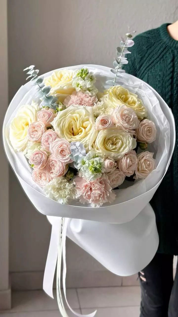 Bouquet photo: Flower arrangements — Flowers Place Phuket