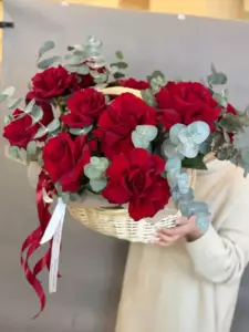 Photo of bouquet "Bouquet 15 Red French Roses Basket “Crimson Murmurs” Phuket" — Phuket - Flowers Delivery Flowers Place, photo 1 of 1