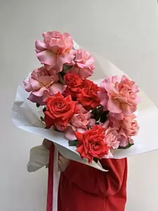 Photo of bouquet "Bouquet Eleven French Roses Pink Red “Silent Murmurs” Phuket" — Phuket - Flowers Delivery Flowers Place, photo 1 of 1