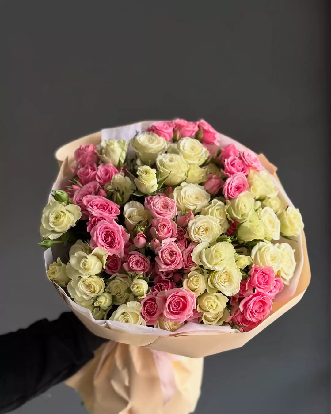 Bouquet photo: Flowers for Anniversary — Flowers Place Dubai