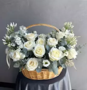 Photo of bouquet "Arrangement Peony 25 Eustoma 8 Creamy White “Whispering Breeze” Phuket" — Phuket - Flowers Delivery Flowers Place, photo 1 of 1