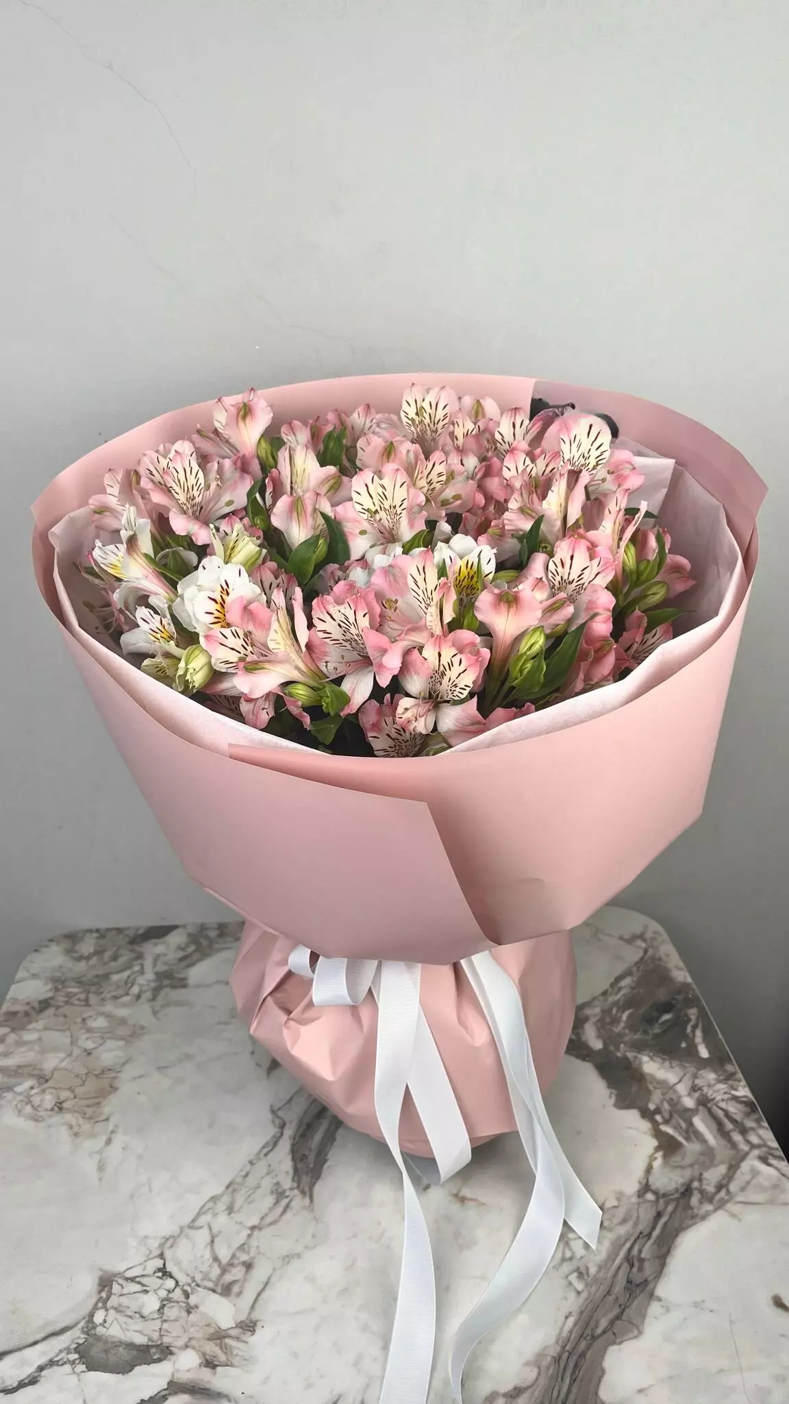 Bouquet photo: Alstroemerias — Flowers Place Worldwide