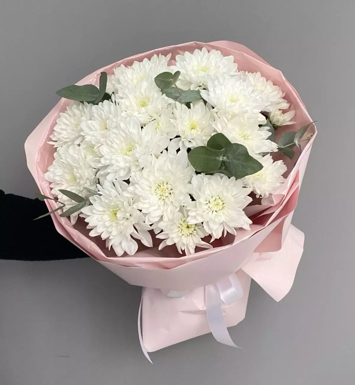 Order bouquet Bouquet 13 White Chrysanthemums “Moonlit Murmurs” Bali with 17 flowers for 50 $, 60 $, 80 $ — photo 1 of 1