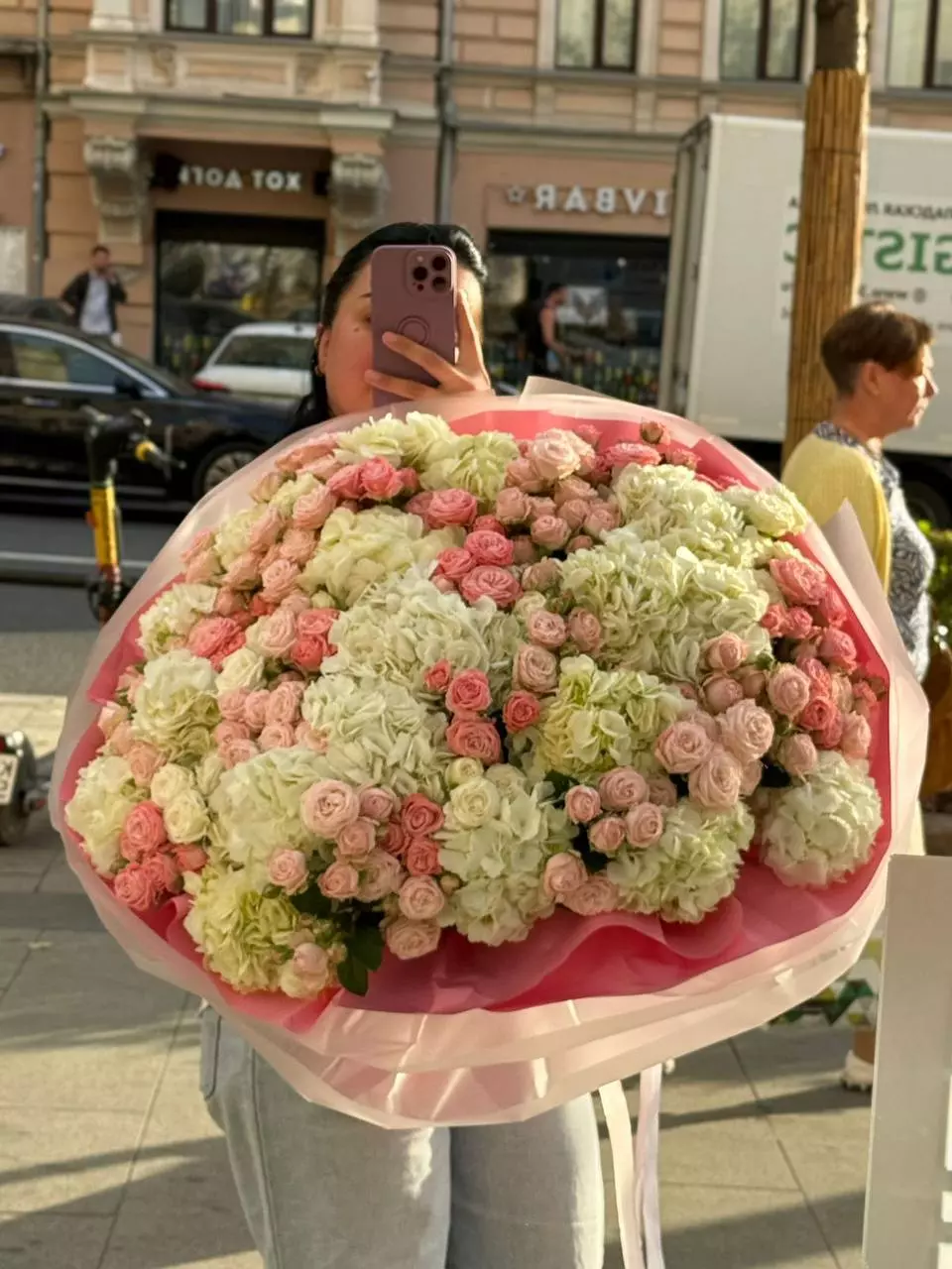 Bouquet photo 2: Flower arrangements — Flowers Place Phuket