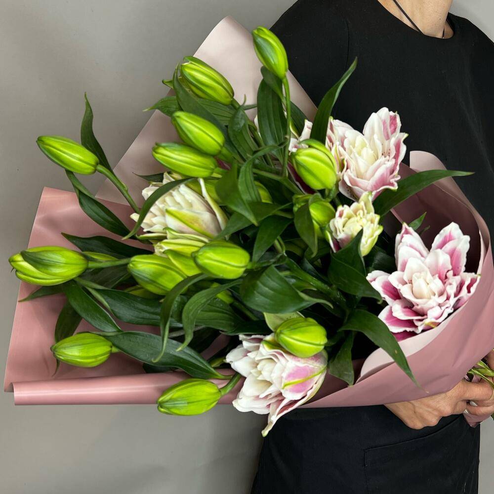 Arrangement Hydrangea 3 Tulip 8 Eustoma 9 “Silent Reverie” Tulum
