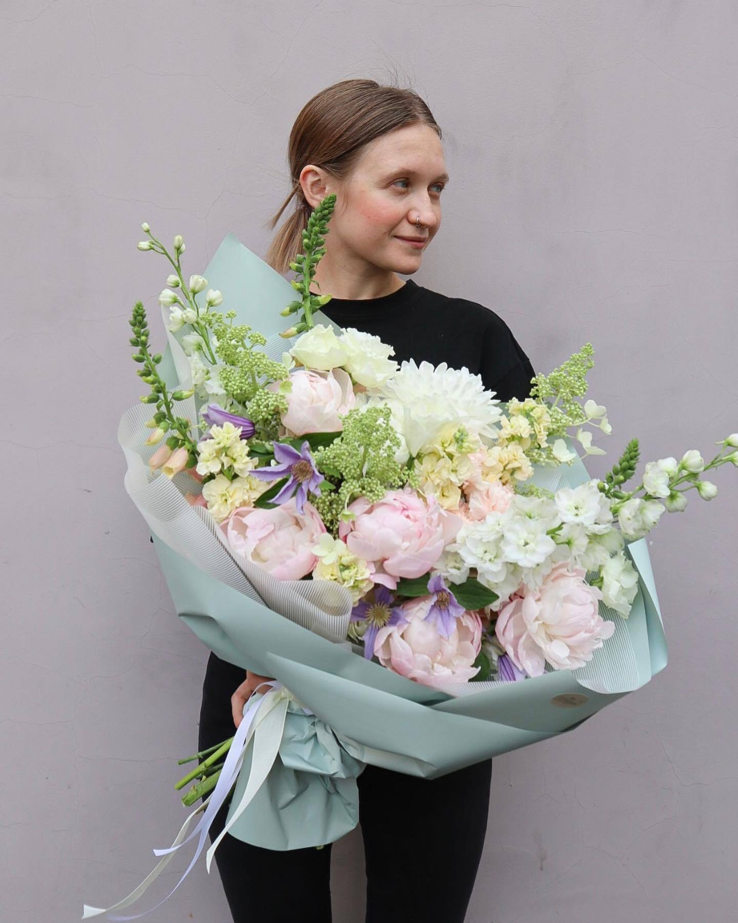 Bouquet Of 51 White And Pink Roses “Silent Reverie” Tulum