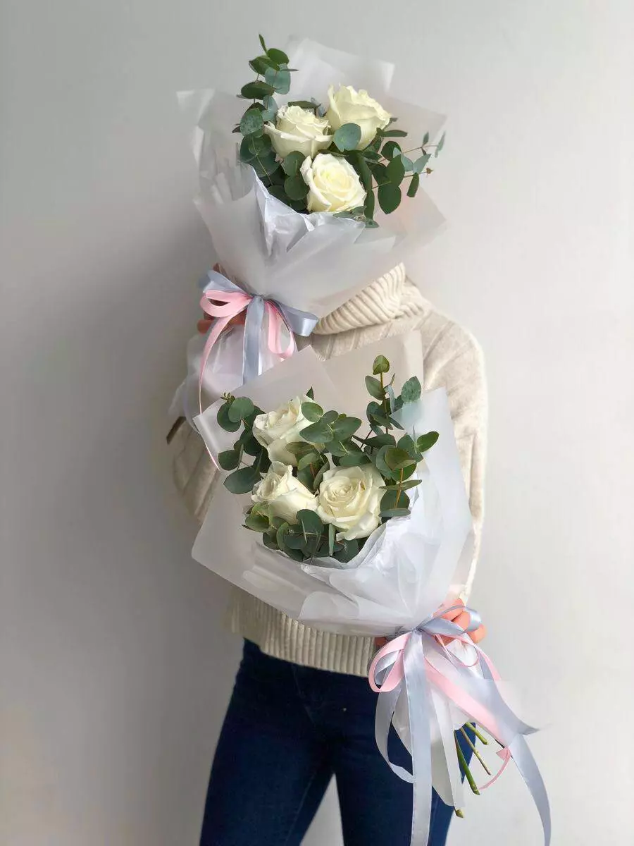 Bouquet 3 White Roses Eucalyptus “Silent Veil” Istanbul