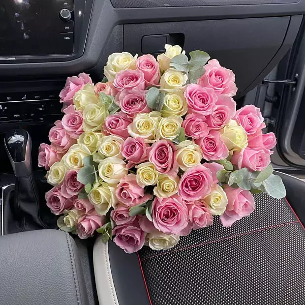 Bouquet photo: Bouquet of 51 roses — Flowers Place Bali
