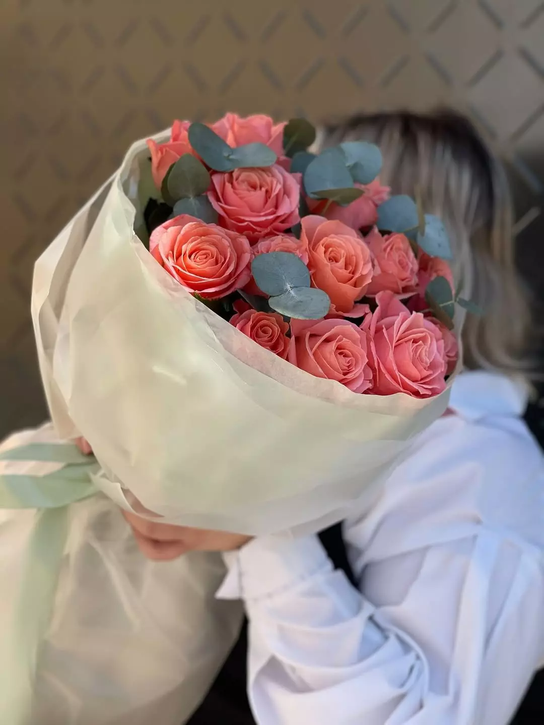 Bouquet photo 2: One-headed roses — Flowers Place Worldwide