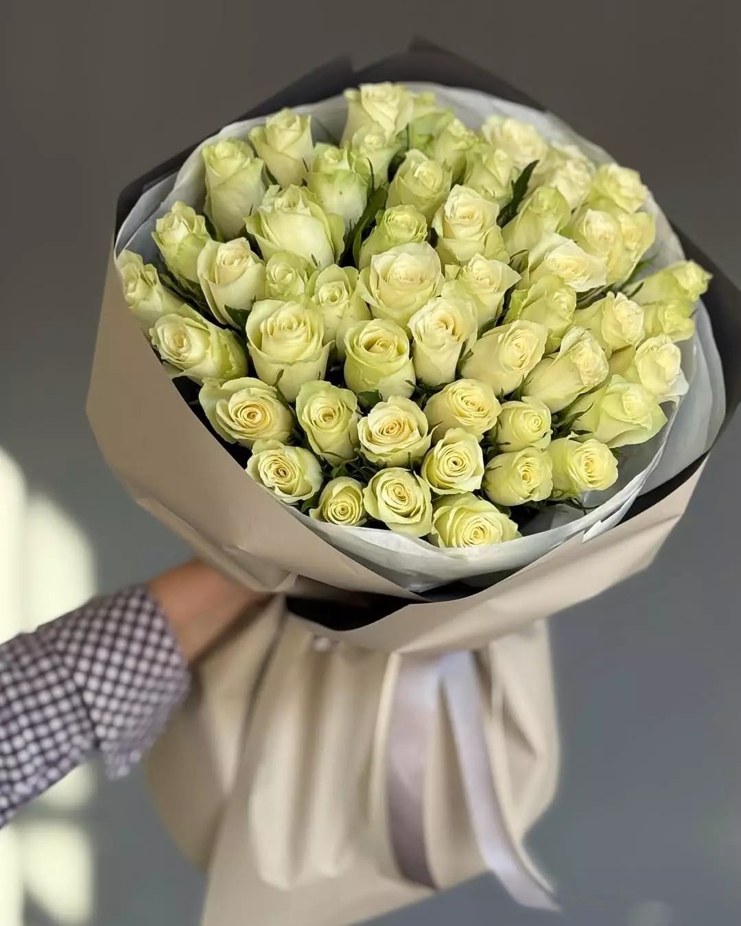 Bouquet photo: Bouquet of 51 roses — Flowers Place Dubai