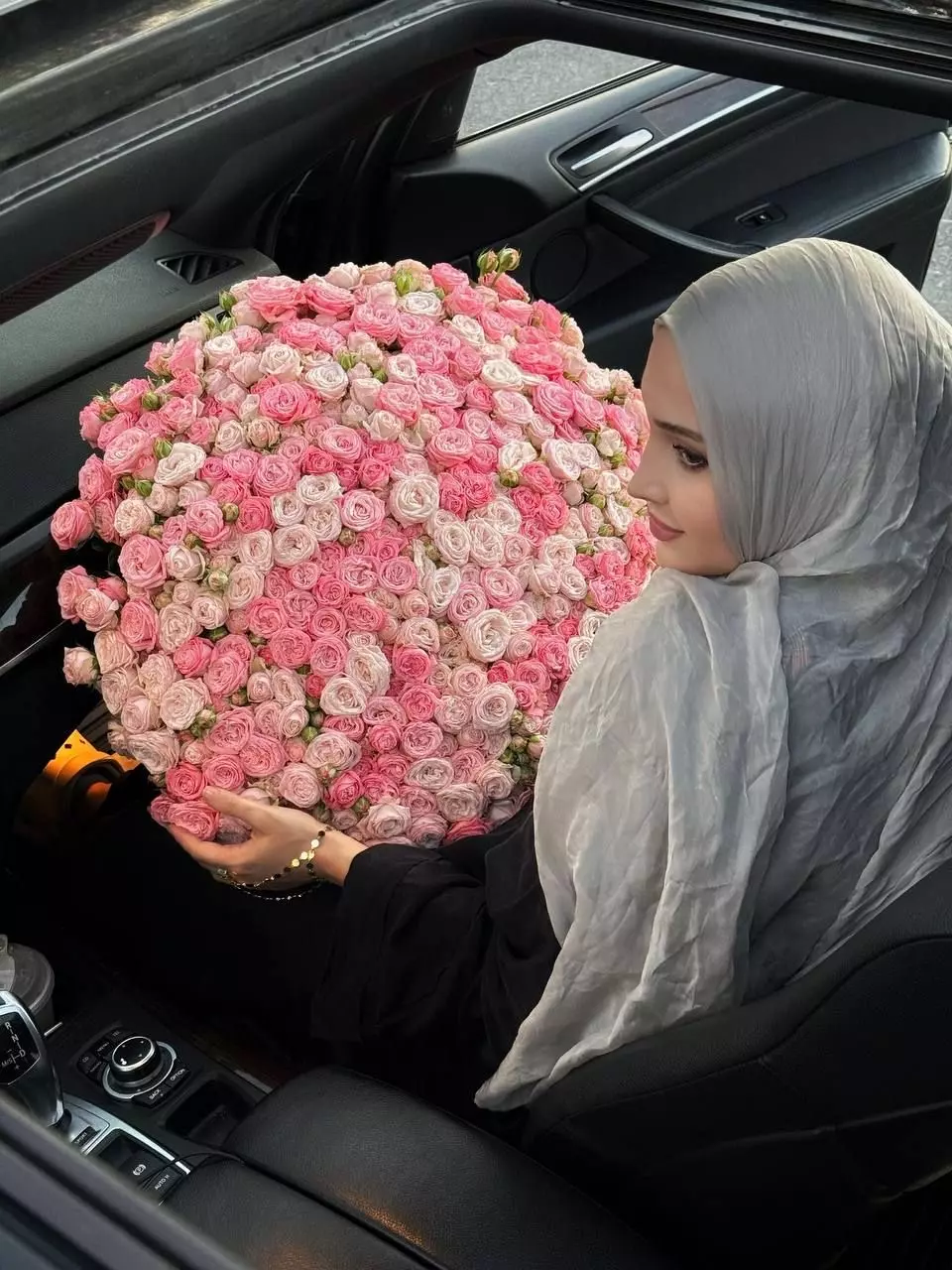 Bouquet photo 2: Bouquet of 101 roses — Flowers Place Dubai