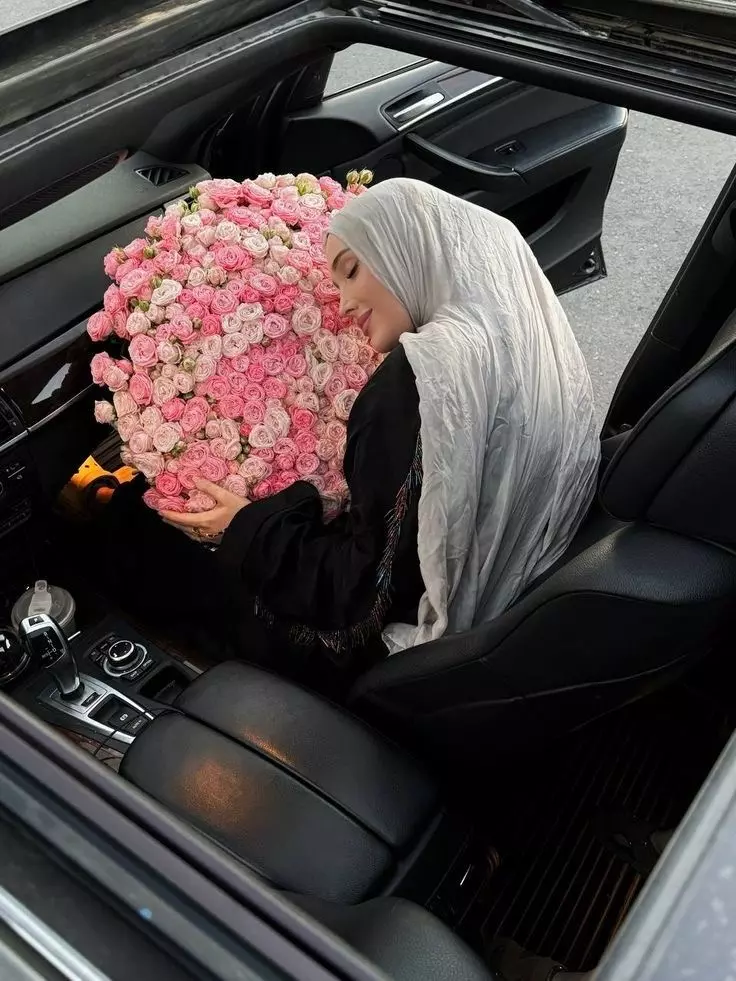 Bouquet photo 3: Bouquet of 101 roses — Flowers Place Dubai